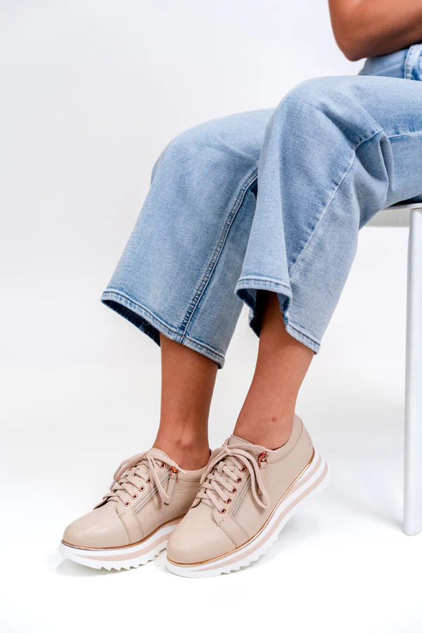 Alfie & Evie - Hosting